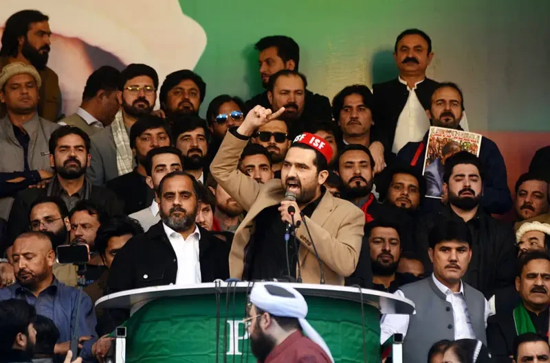 تیراہ سے نقل مکانی کا معاملہ: وزیرِ اعلیٰ خیبر پختونخوا کا اتوار کو گرینڈ جرگہ بلانے کا اعلان