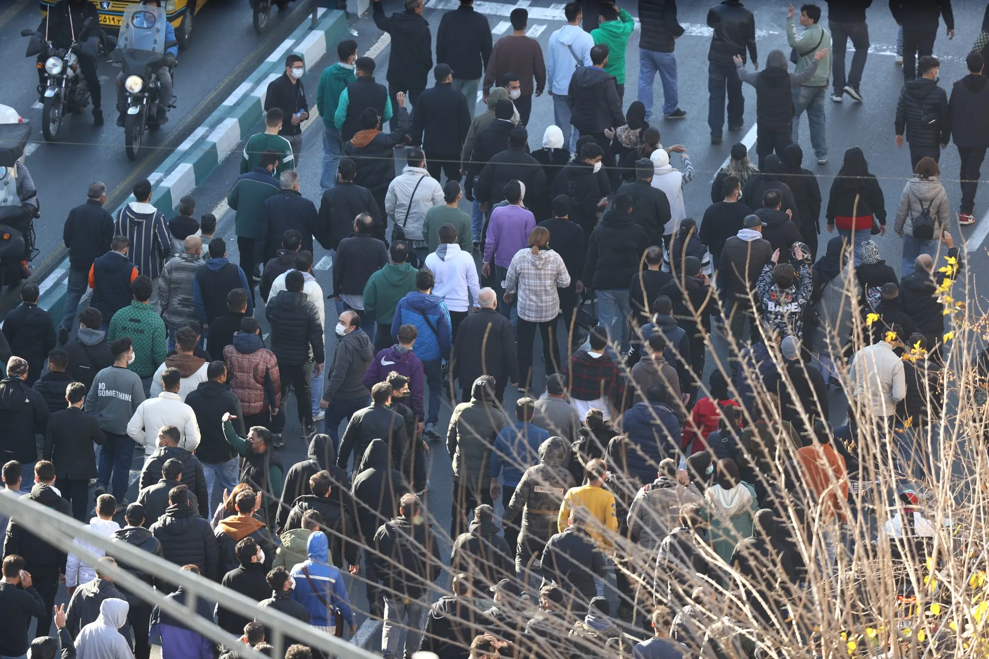 ایران میں مہنگائی کے خلاف مظاہرے جاری، تصادم میں پاسدارانِ انقلاب کا اہلکار ہلاک