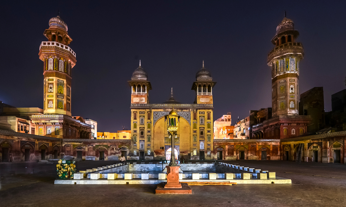 ملک بھر میں شبِ معراج عقیدت و احترام کے ساتھ منائی گئی، خصوصی عبادات اور دعائیں
