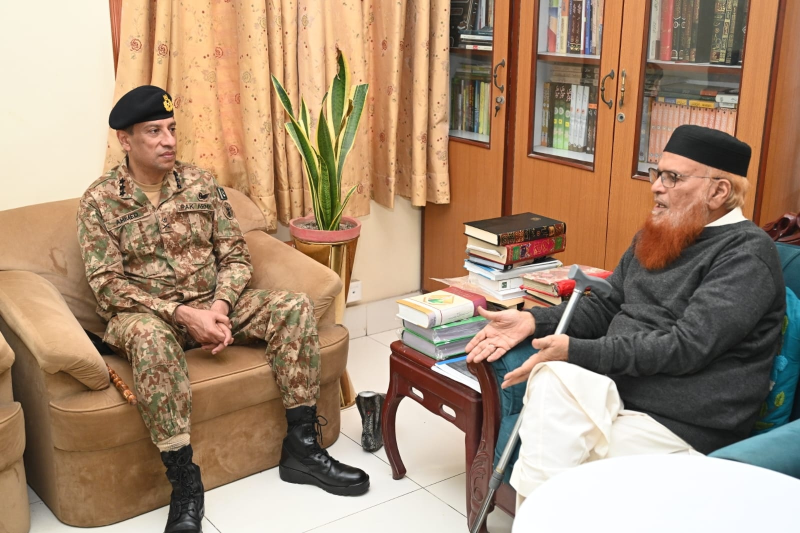 ڈی جی آئی ایس پی آر کا جامعہ دارالعلوم کراچی کا دورہ، علماء کا پاک فوج سے بھرپور یکجہتی کا اظہار