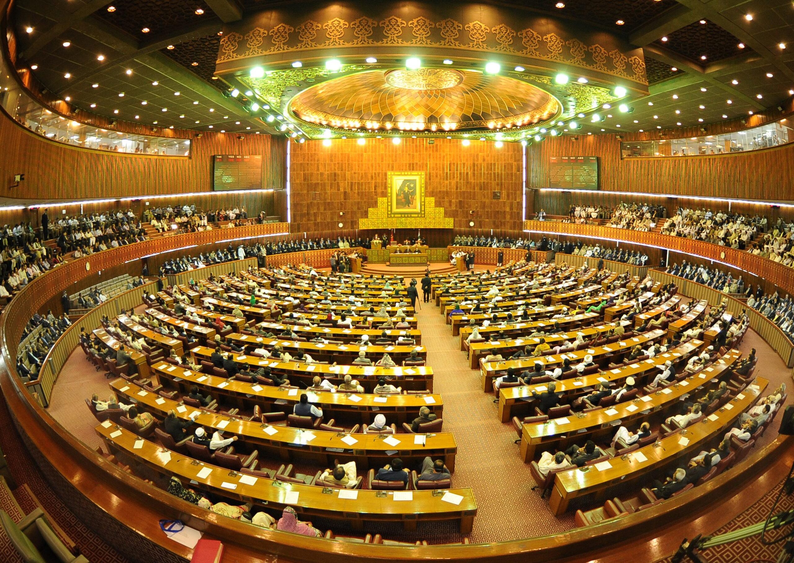 اثاثے ظاہر نہ کرنے پر وفاقی وزیر سمیت 32 ارکان قومی اسمبلی معطل