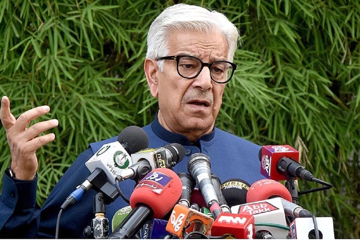 گداگری منظم کاروبار بن چکی، ٹھیکیدار مافیا بچوں اور عورتوں کا استحصال کر رہی ہے: خواجہ آصف
