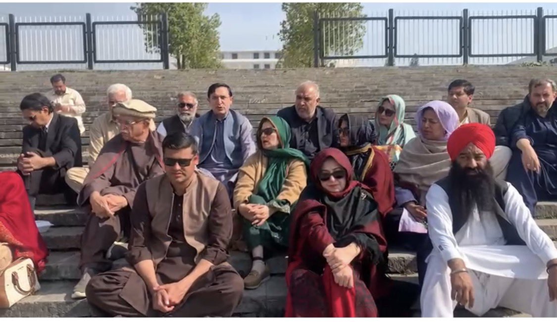 عمران خان کی صحت پر احتجاج چوتھے روز میں داخل