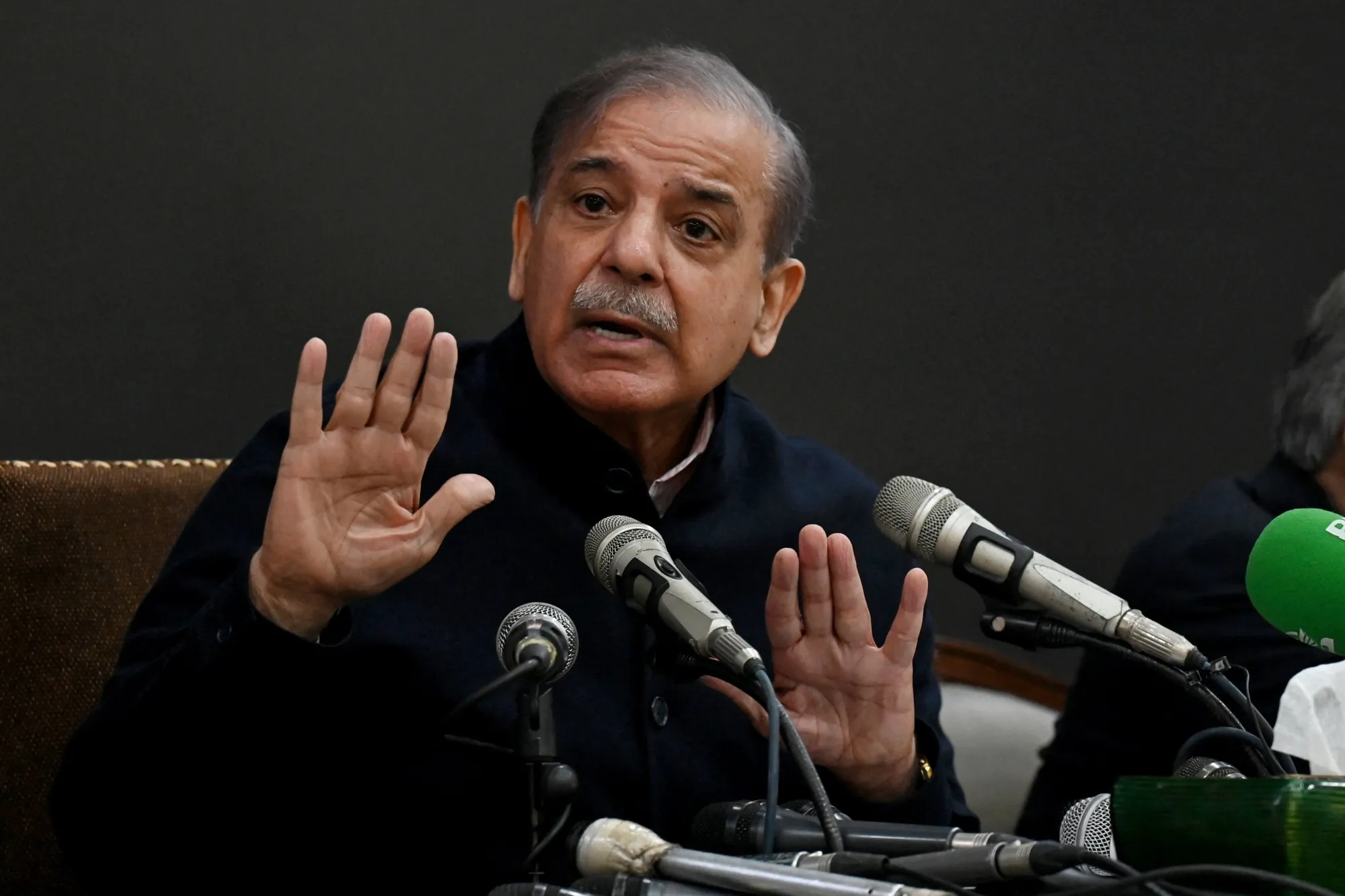 پاکستان جنگ کے خاتمے کیلئے مذاکرات کی میزبانی کو تیار، وزیراعظم شہباز شریف