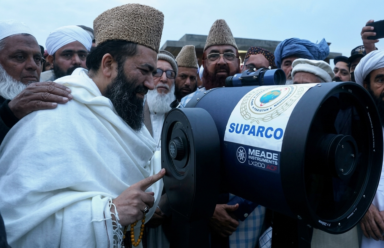 پاکستان میں عید کا چاند دیکھنے کے لیے مرکزی رویت ہلال کمیٹی کا اجلاس آج