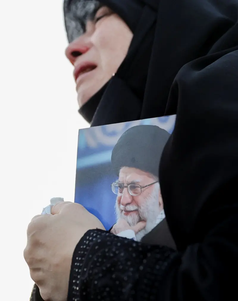 خامنہ ای کی شہادت کی خبروں کے بعد تہران میں ہزاروں افراد سڑکوں پر، سوگ کا سماں