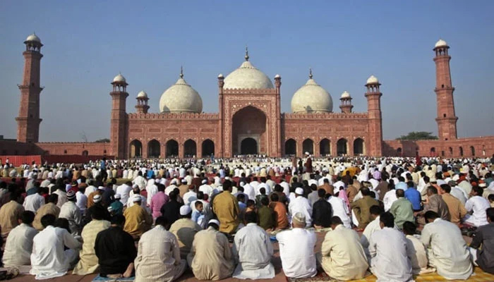 ملک بھر میں عیدالاضحیٰ مذہبی جوش و جذبے کے ساتھ — نماز عید کے اجتماعات، قربانی کا سلسلہ جاری
