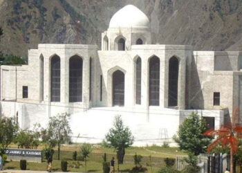 مہاجرین نشستوں کا معاملہ سپریم کورٹ پہنچ گیا، فل بینچ کل سماعت کرے گا۔