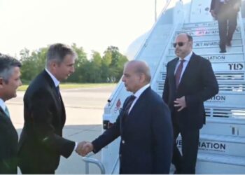 وزیراعظم شہباز شریف ایران امریکا مذاکرات میں شرکت کے لیے سوئٹزرلینڈ پہنچ گئے۔