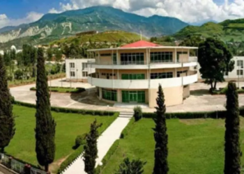پاکستان کے زیر انتظام کشمیر اسمبلی کی 12 متنازع نشستیں آئینی سوال جو اب سڑکوں تک آ پہنچا