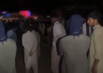 ہنہ اوڑک میں دہشتگردی کے واقعے کے خلاف مظاہرین کا ائیرپورٹ روڈ پر دھرنا