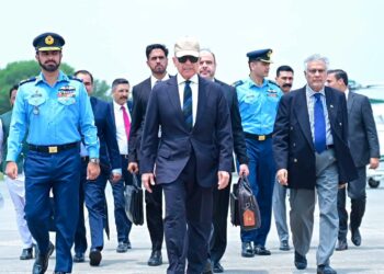 وزیراعظم شہباز شریف کی سربراہی میں پاکستانی وفد شہید ایرانی سپریم لیڈر کی تعزیتی تقریب میں شرکت کیلئے تہران پہنچ گیا