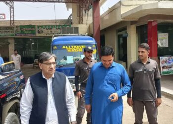 بس اسٹینڈ کے اچانک دورے میں کرایوں اور روٹ پرمٹس کی جانچ، ٹرانسپورٹرز کو سخت ہدایات جاری۔